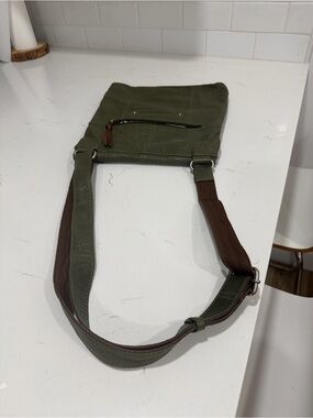 Olive Green Men’s Crossbody Sling Bag